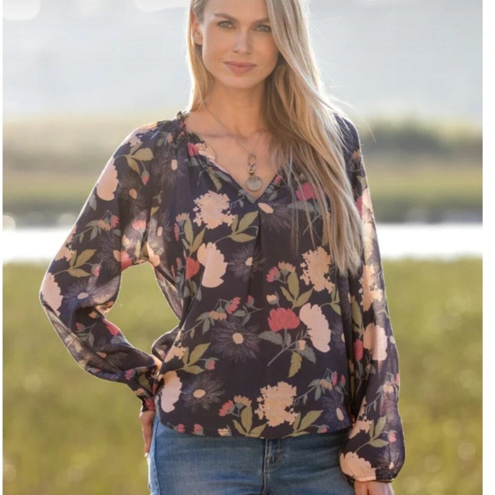 Dylan Emma Floral Pullover V-neck Long Sleeve Top Size Medium